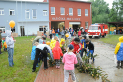 Dětský den a kácení máje 2011